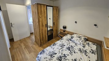2 bedrooms, iron/ironing board, free WiFi, bed sheets