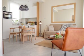 Apartment, 1 Bedroom | In-room safe, individually decorated, individually furnished, desk - U-Sense Sevilla Catedral (Seville)