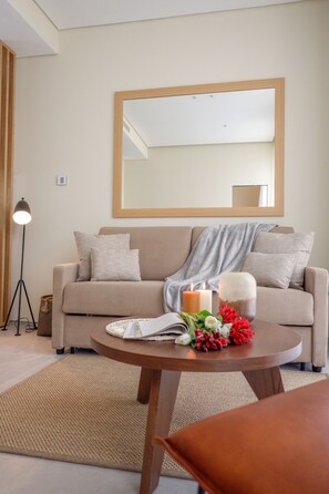 Apartment, 1 Bedroom | In-room safe, individually decorated, individually furnished, desk - U-Sense Sevilla Catedral (Seville)