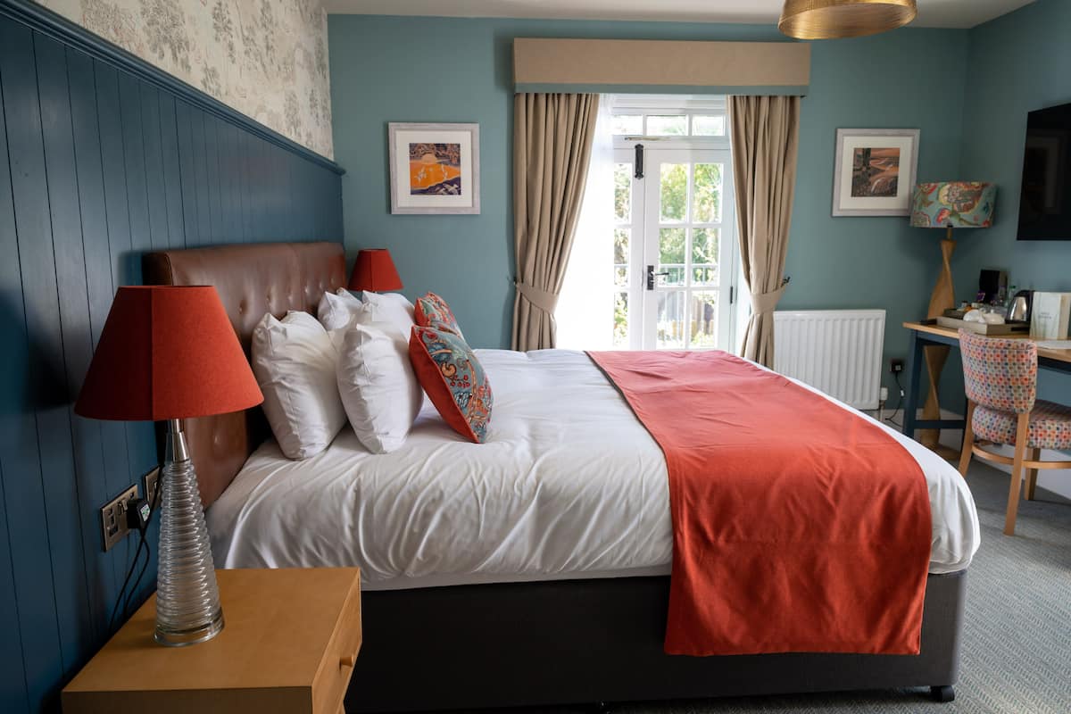Deluxe Double Room | Free WiFi, bed sheets