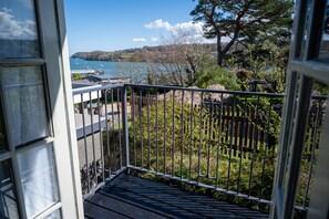 Beach/ocean view - Victoria Hotel Menai Bridge By Chef and Brewer Collection (Menai Bridge)