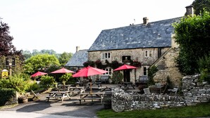 Unclassified image, 2 of 8, button - The Crown Inn (Stroud)