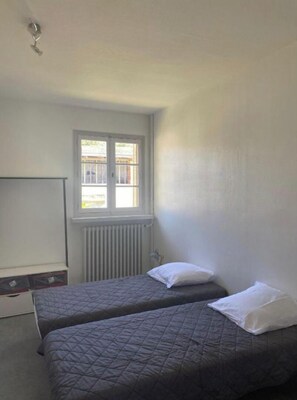 2 chambres, fer et planche à repasser, lit parapluie, Wi-Fi gratuit