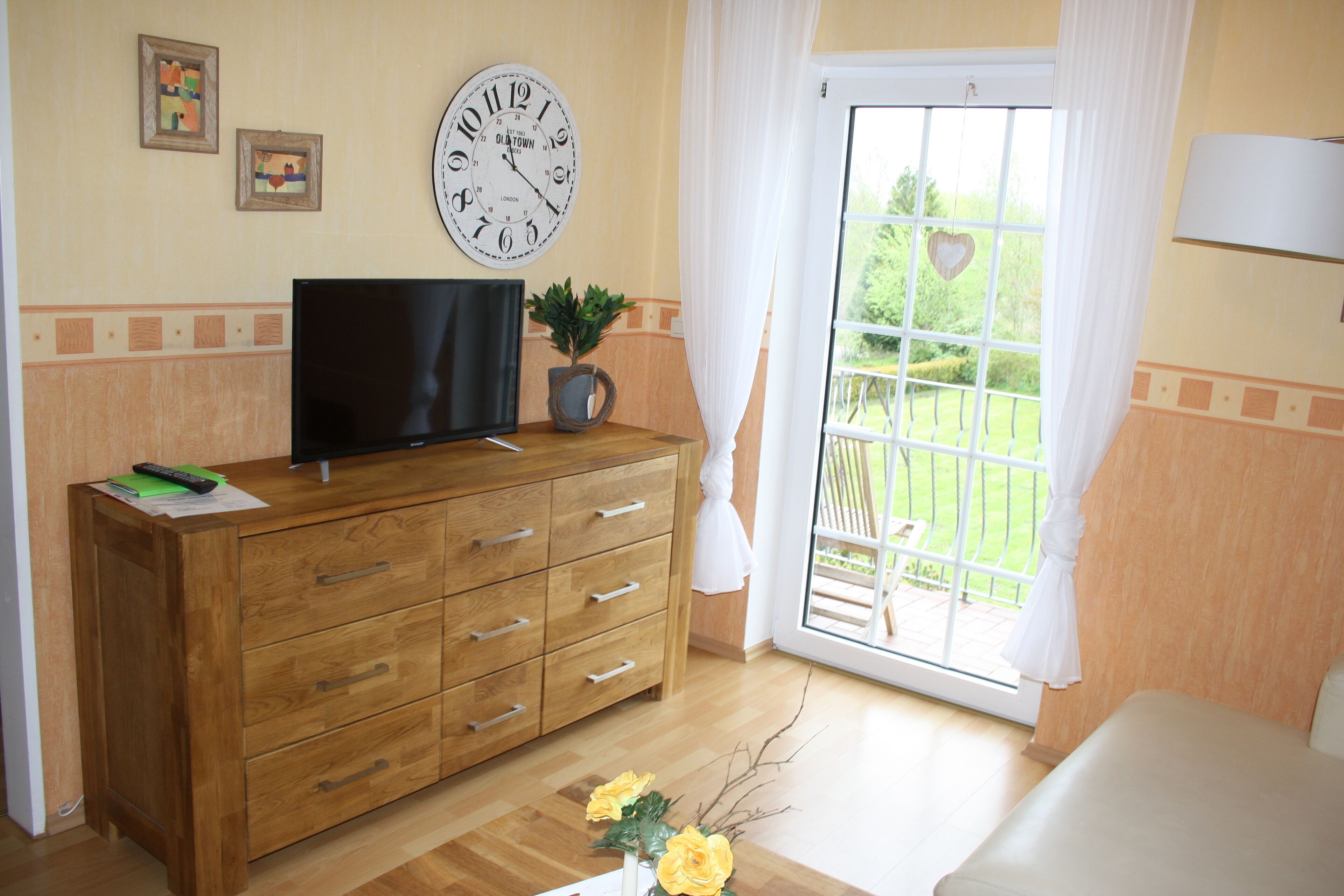 Classic Condo | Living area