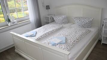 Comfort Condo | Cribs/infant beds, free WiFi, bed sheets