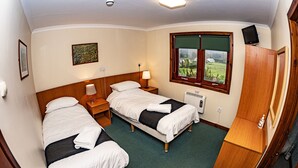 Twin Room | Premium bedding, bed sheets - Roam West (Fort William)
