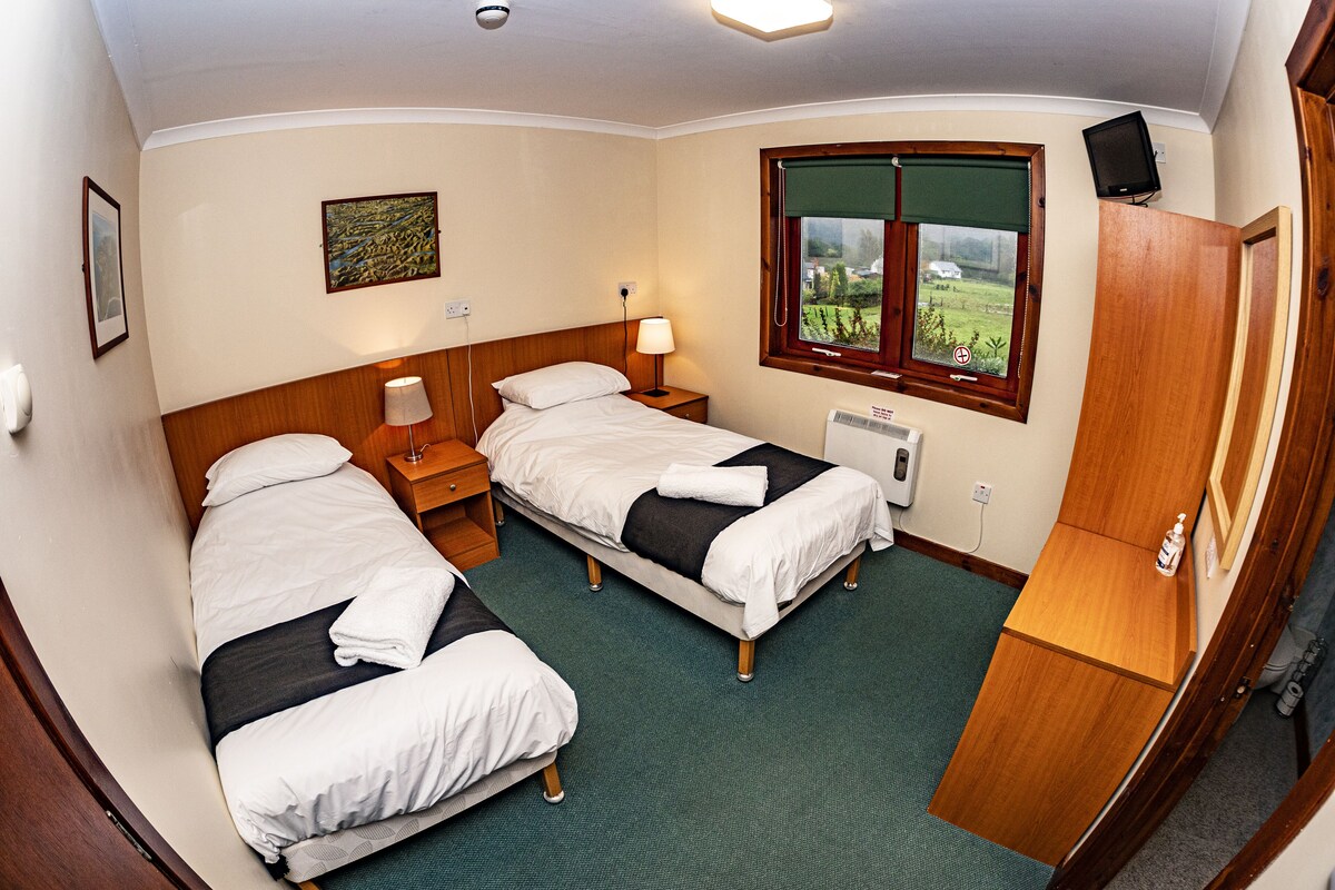 Twin Room | Premium bedding, bed sheets
