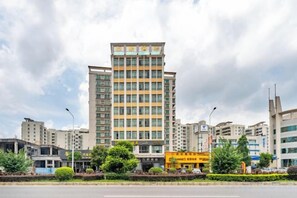 A multi-story hotel with a modern design, featuring a prominent entrance and a well-maintained facade. - Wanpeng Hotel (Zhanjiang Suixi Quanfeng Plaza Branch) (Suixi)