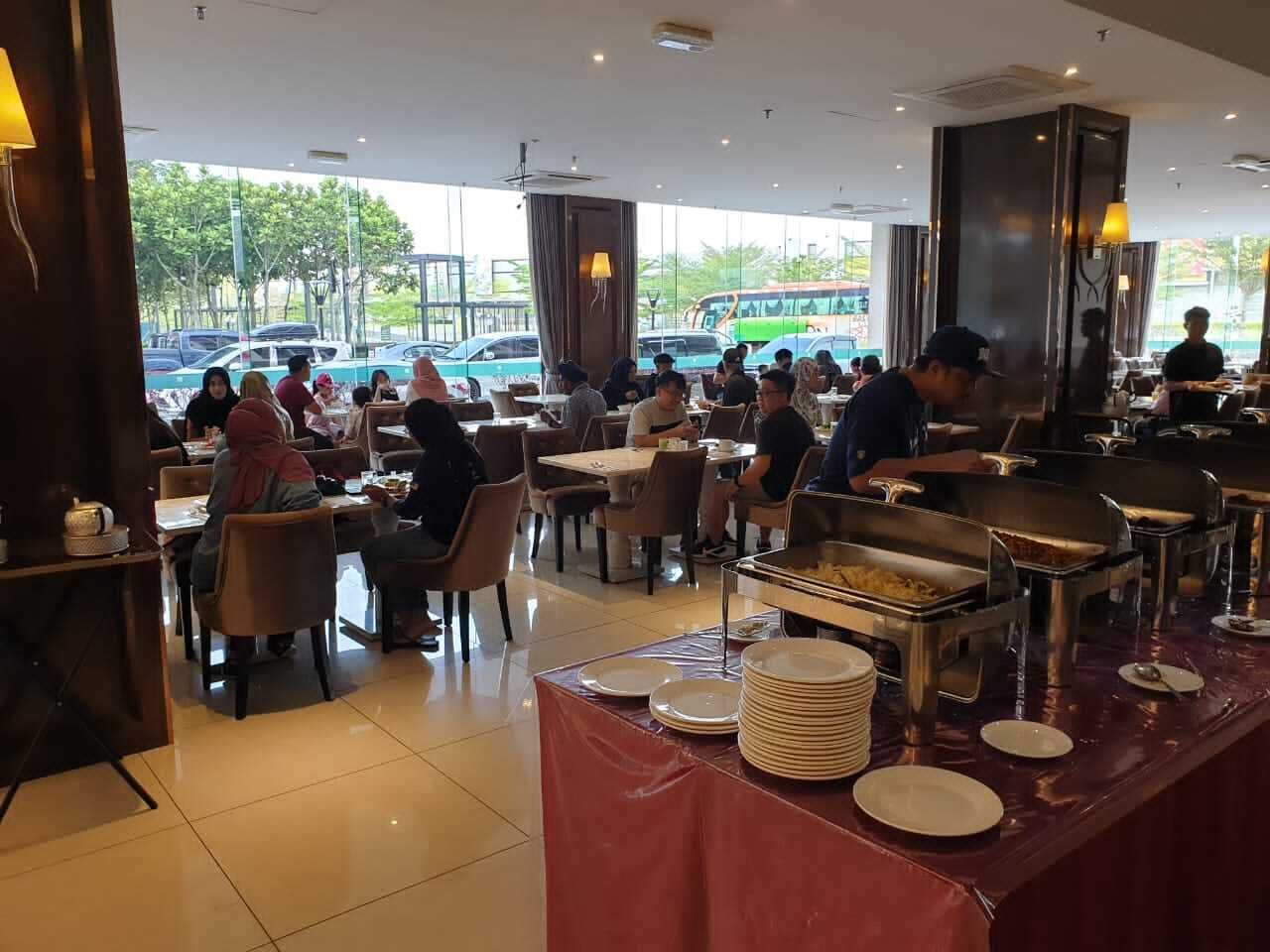 Desayuno buffet diario (MYR 35 por persona)