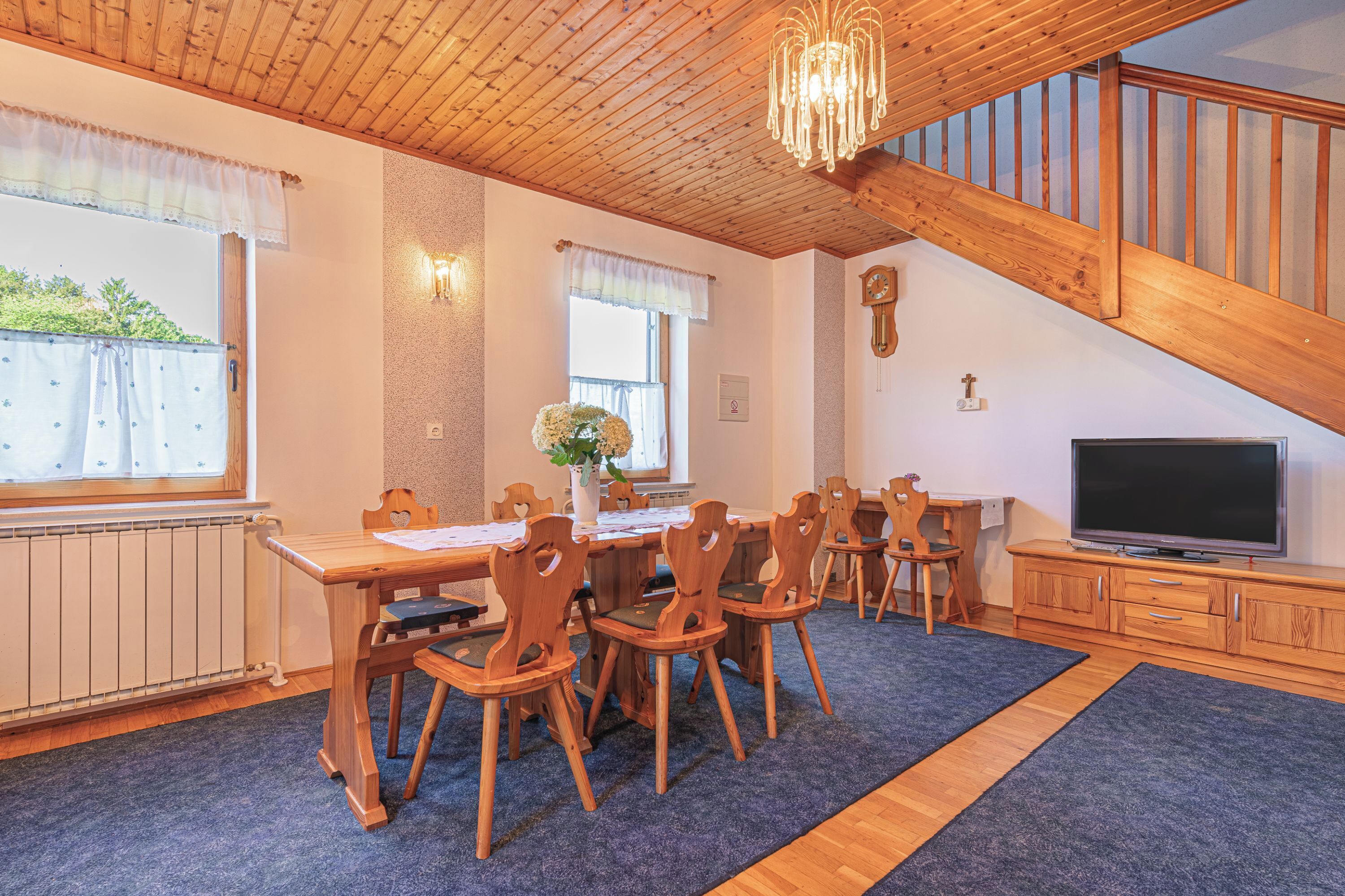 Nhà dành cho gia đình, nhiều phòng ngủ, 2 phòng tắm, cạnh núi (Family Friendly House Marija) | Khu ăn uống