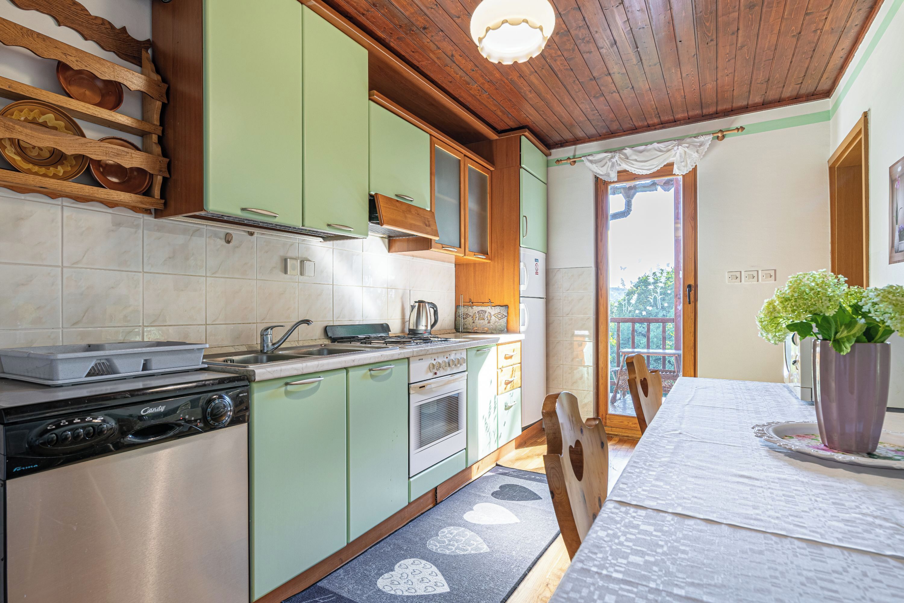 Rumah Keluarga, beberapa kamar, 2 kamar mandi, tepi gunung (Family Friendly House Marija) | Dapur pribadi | Lemari es, oven, kompor, dan mesin pencuci piring