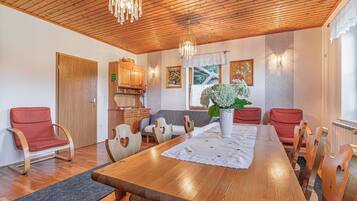 Family House, Multiple Bedrooms, 2 Bathrooms, Mountainside (Family Friendly House Marija) | Dining