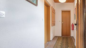 Family House, Multiple Bedrooms, 2 Bathrooms, Mountainside (Family Friendly House Marija) | Interior