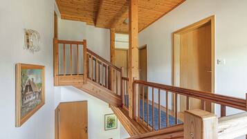 Family House, Multiple Bedrooms, 2 Bathrooms, Mountainside (Family Friendly House Marija) | Interior