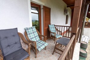 家庭独立别墅, 多间卧室, 双浴室, 山腰 (Family Friendly House Marija) | 阳台