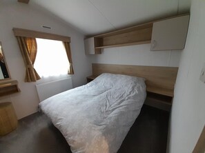 Cabin, 2 Queen Beds | 2 bedrooms, iron/ironing board, free WiFi, bed sheets