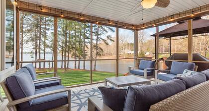 Dog Friendly, 370+ ft of Waterfront, dock access and kayaks!
