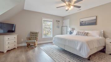 3 bedrooms, iron/ironing board, travel crib, free WiFi