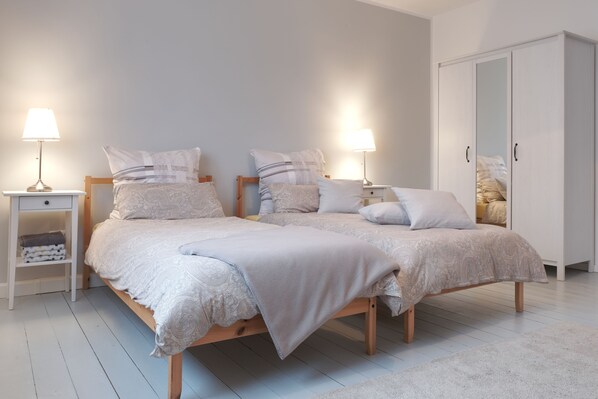 2 bedrooms, iron/ironing board, free WiFi, bed sheets