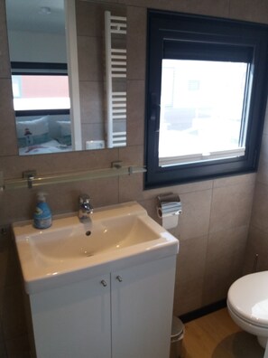 Dusche, Handtücher, Toilettenpapier