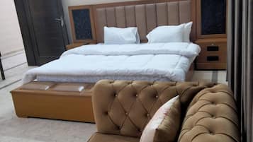 8 bedrooms, free WiFi, bed sheets