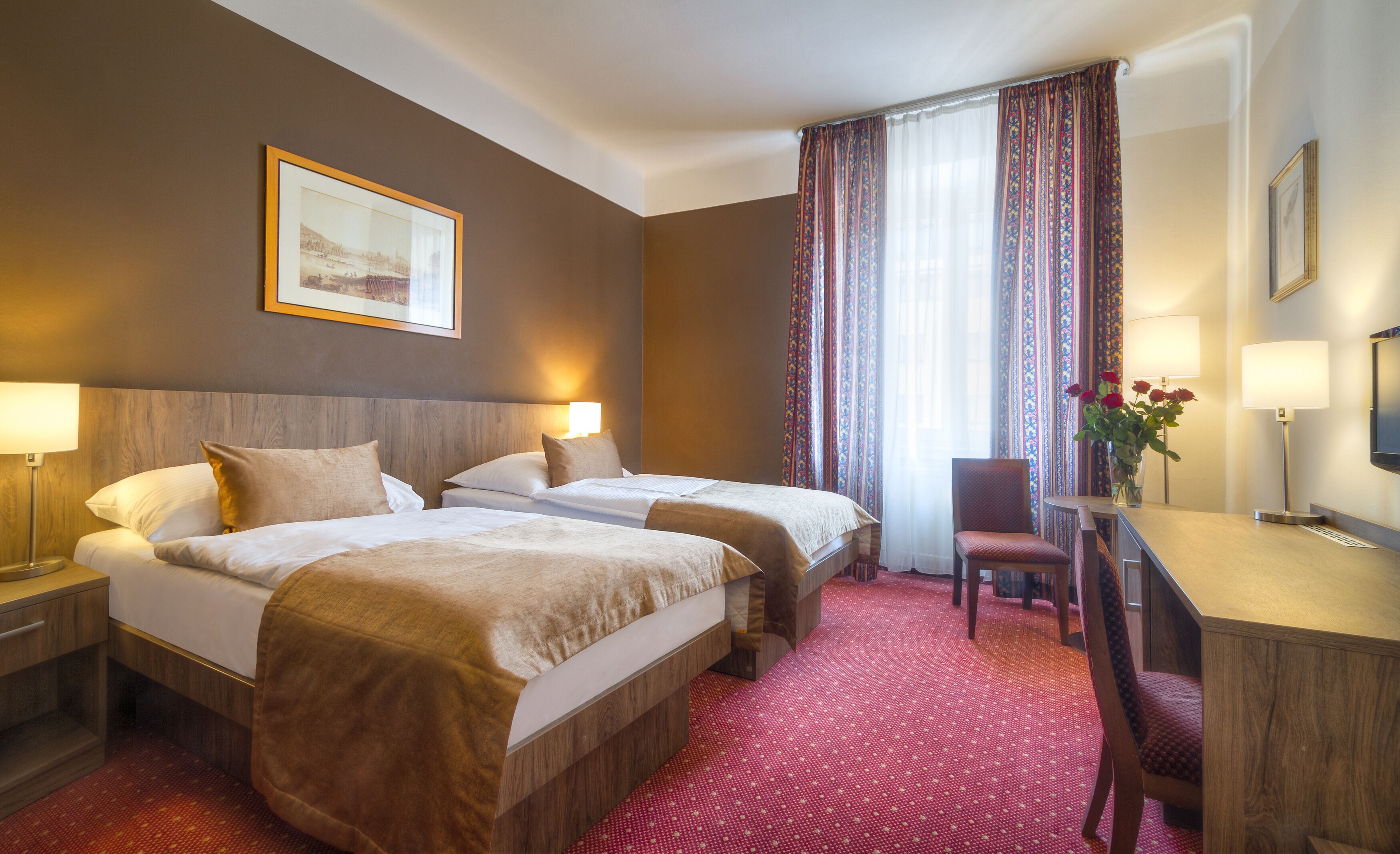 standard double room | 1 bedroom, hypo-allergenic bedding, desk, blackout curtains