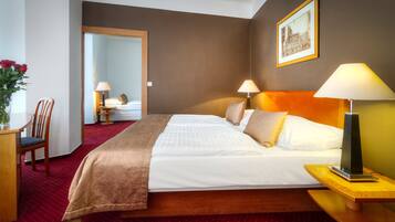 Standard Quadruple Room | Hypo-allergenic bedding, desk, blackout curtains, free WiFi