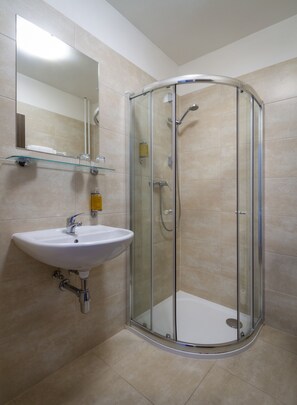 Standard Single Room | Bathroom