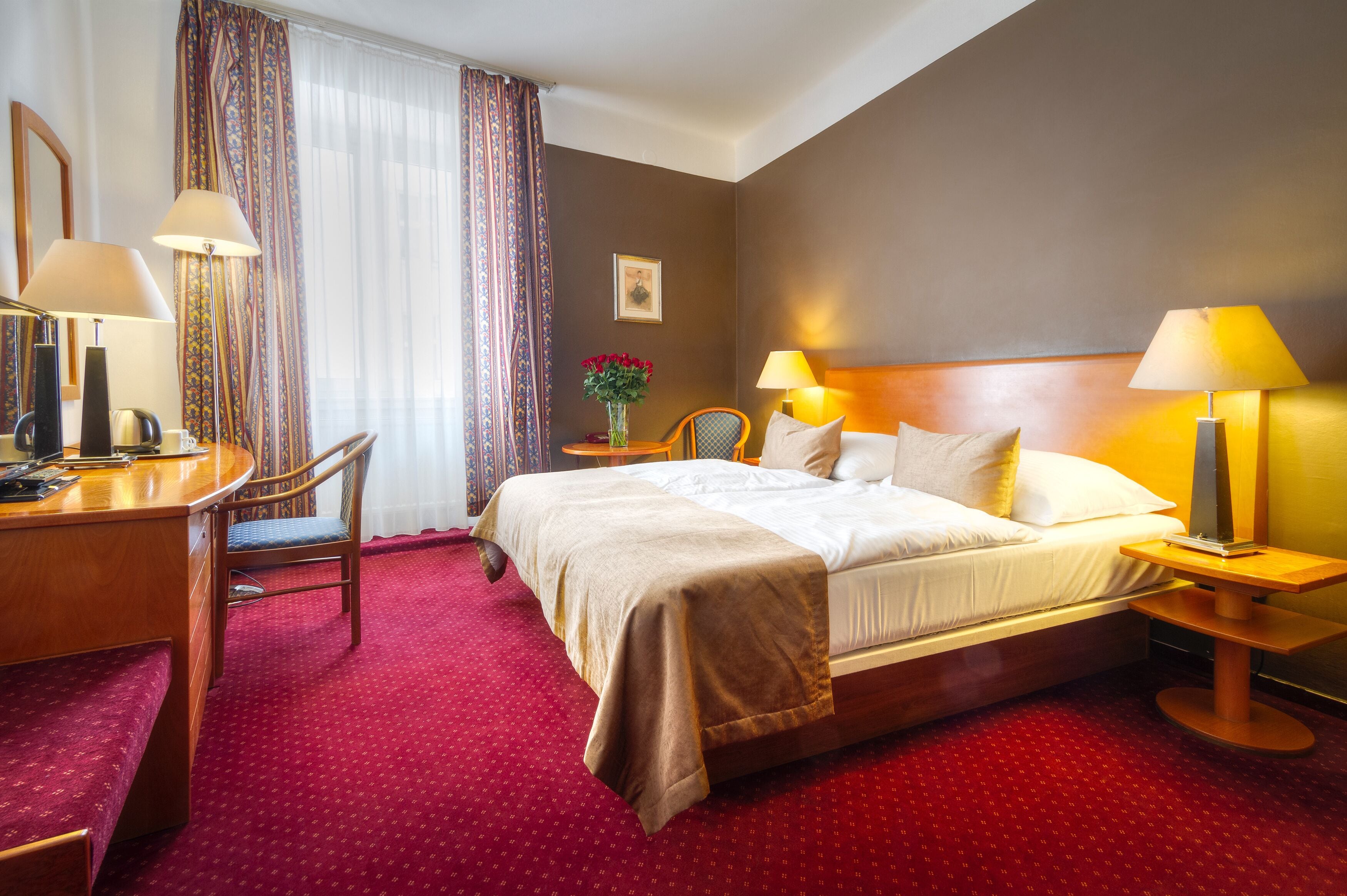 standard double room | 1 bedroom, hypo-allergenic bedding, desk, blackout curtains