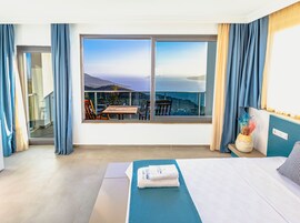 Deniz Manzarali Balkonlu Deluxe Oda | View from room
