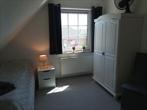 2 Schlafzimmer, BĂŒgeleisen/BĂŒgelbrett, Reisekinderbett, kostenloses WLAN