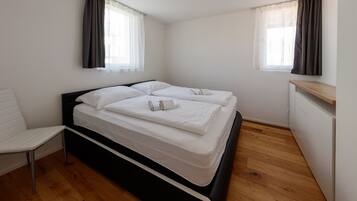 1 slaapkamer, een strijkplank/strijkijzer, gratis wifi, beddengoed