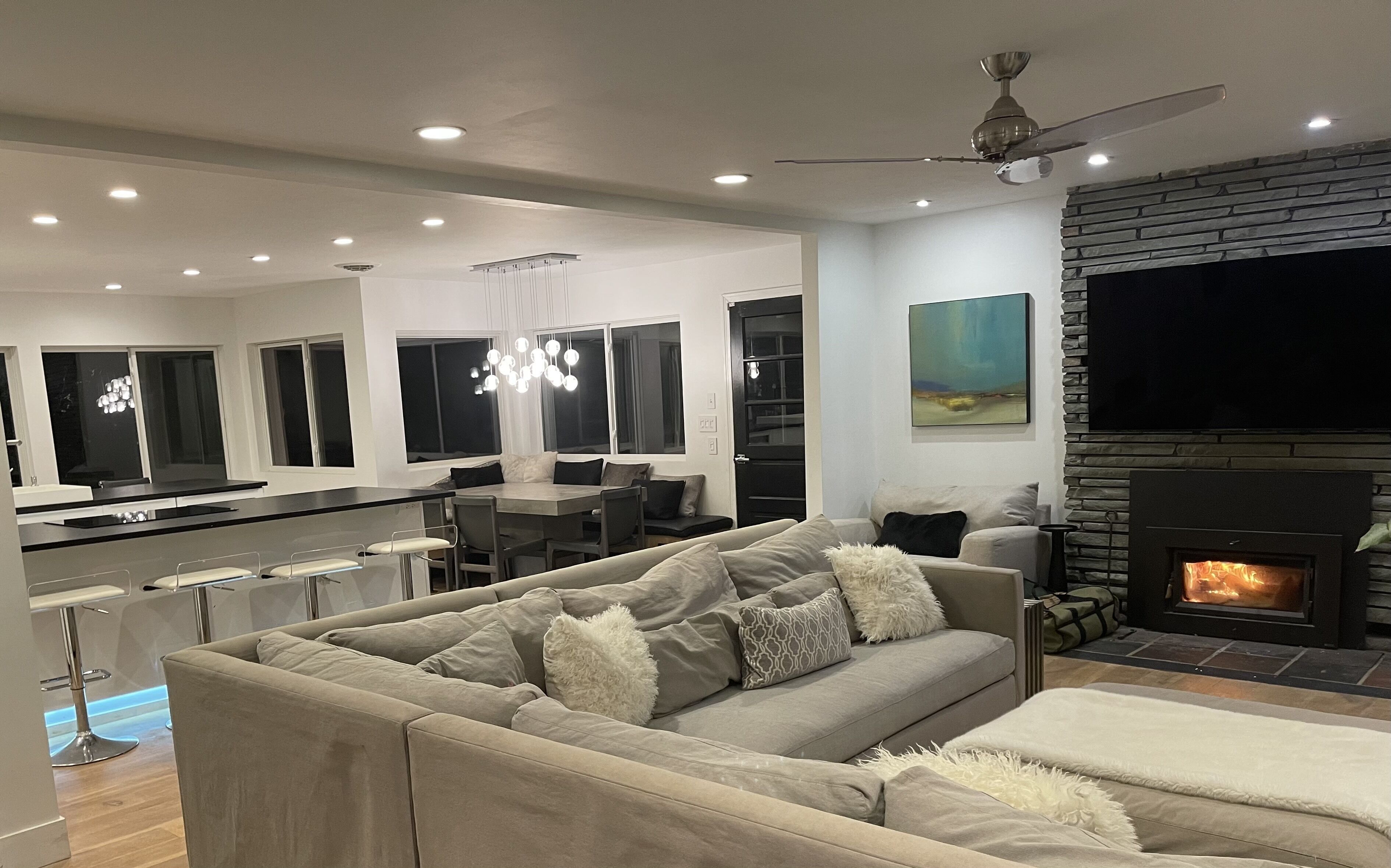 Smart-TV, Kamin, Videospiele, DVD-Player