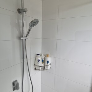 Shower, hair dryer, towels, soap - Dromana getaway with a view, air con and wi-fi. (Dromana)