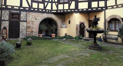 Romantic vacation apartment in a historic castle for 3-4 people