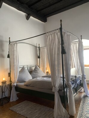 1 soverom, safe på rommet, strykejern/-brett og wi-fi (inkludert)