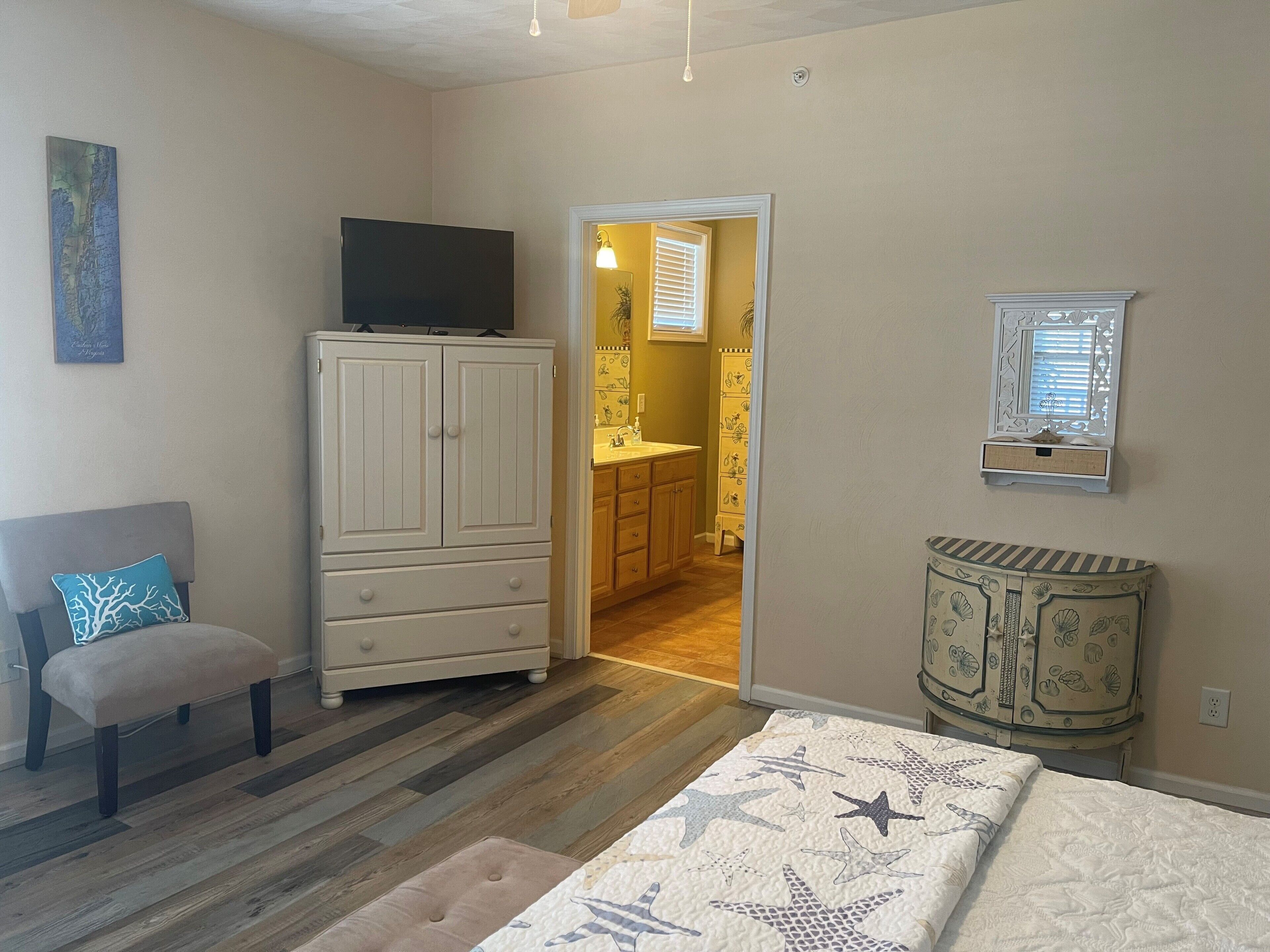 Cruise on in and make Family memories in this dog friendly condo!