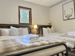 4 bedrooms, desk, iron/ironing board, travel crib
