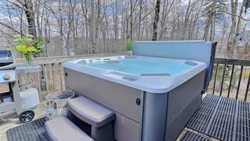 Tina de hidromasaje al aire libre