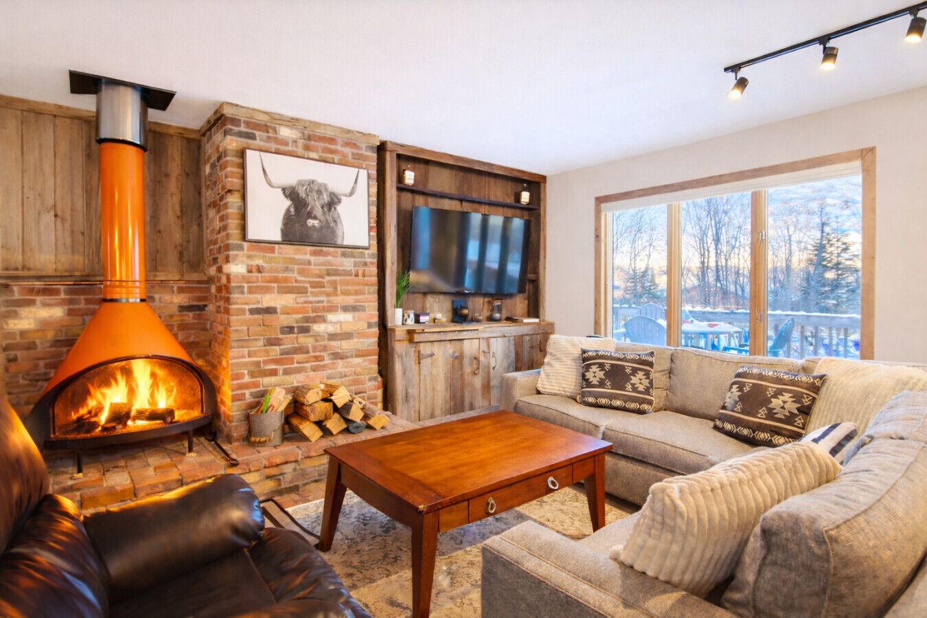 Smart-TV, Kamin, Videospiele, Stereoanlage