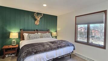 4 bedrooms, desk, iron/ironing board, travel cot