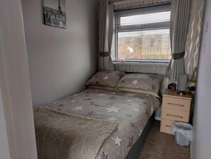 House | 2 bedrooms, iron/ironing board, free WiFi - 1st Floor Hillview 2 Bedroomed Central Location (Burnham-on-Sea)
