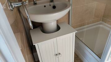 House | Bathroom | Shower, hair dryer, shampoo