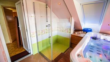 Private spa tub