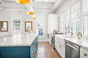 Fridge, microwave, dishwasher, coffee/tea maker