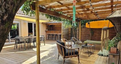 MAISON DE PLAIN PIED AVEC PISCINE SECURISEE , PROCHE PLAGE ET GOLF.