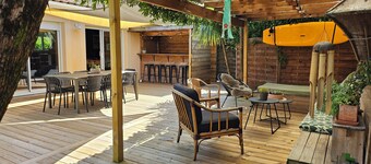 SINGLE-STOREY HOUSE WITH SECURE SWIMMING POOL, CLOSE TO BEACH AND GOLF COURSE.