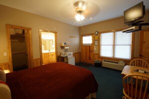 1 bedroom, desk, free WiFi, bed sheets