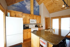Fridge, microwave, oven, stovetop - Cozy Turtle cabin @ Lake Tenkiller (Cookson)