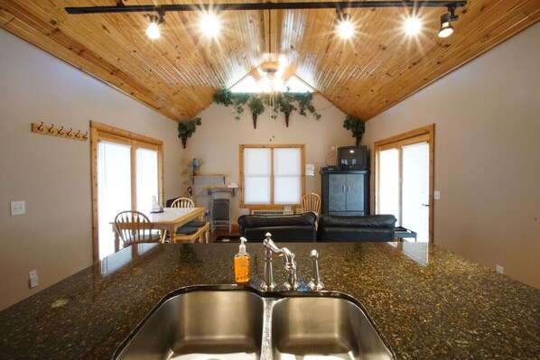 Interior - Cozy Turtle cabin @ Lake Tenkiller (Cookson)